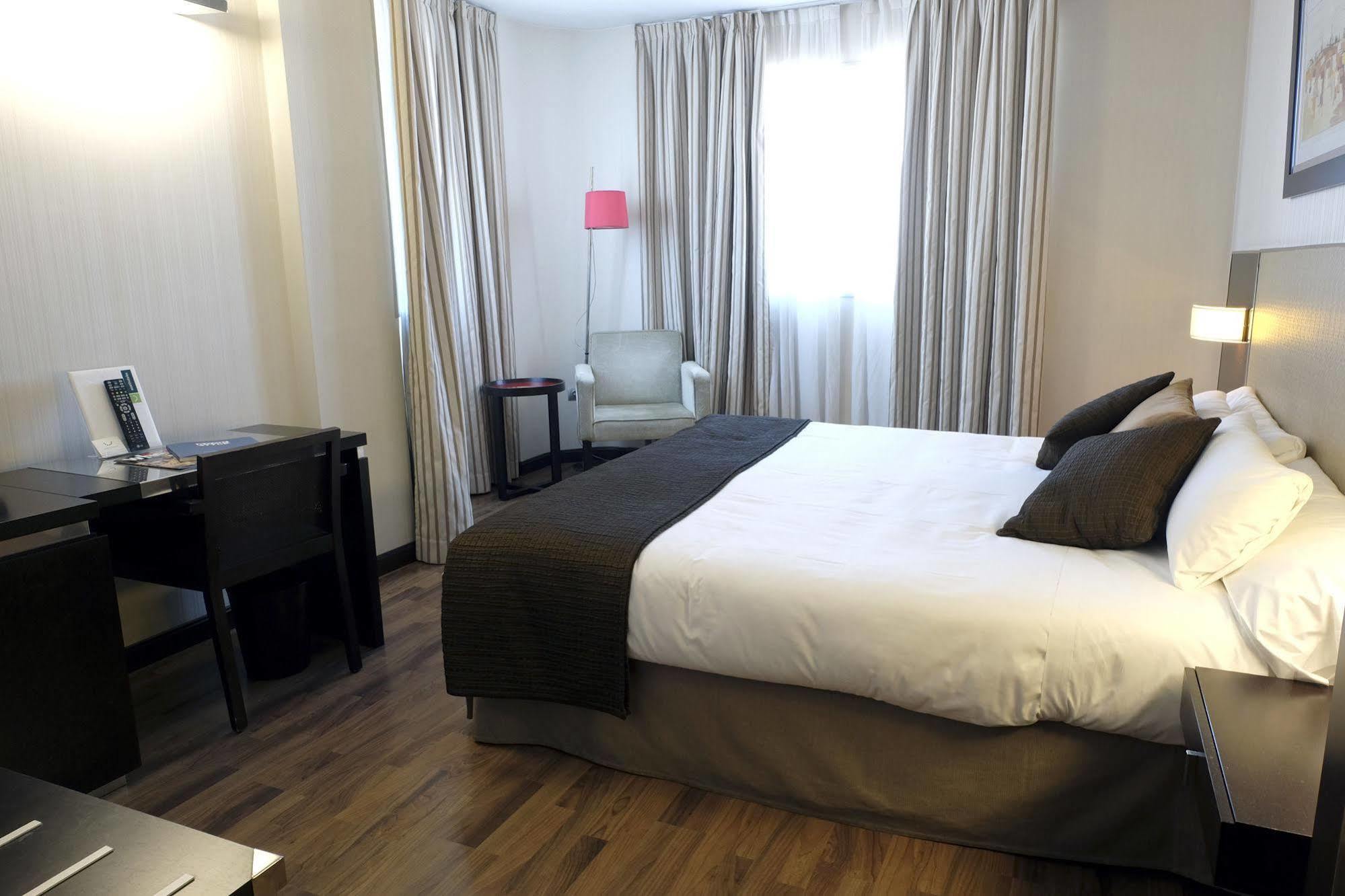 Hotel Asset Torrejon Torrejón de Ardoz Buitenkant foto